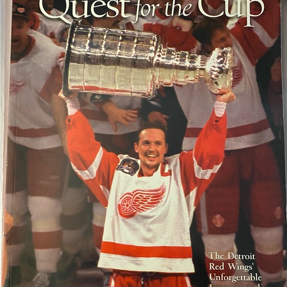 Hockey Memorabilia Detroit Red Wings , SI commutative book , newspaper inserts - Picture 2 of 3